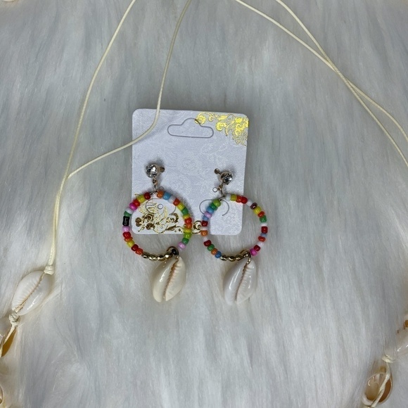 Puka Shell Choker Necklace and Earrings - Picture 2 of 4